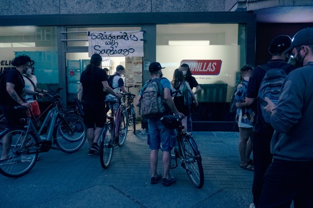 Protestierende Gorillas Lieferfahrer FAU