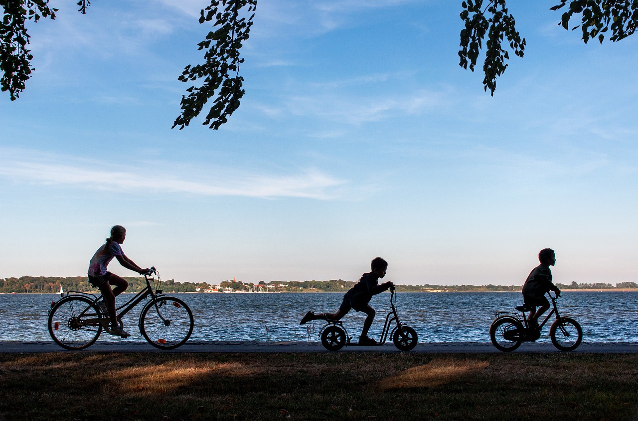 Ein Fahrrad Blick hinüber nach Brandenburg